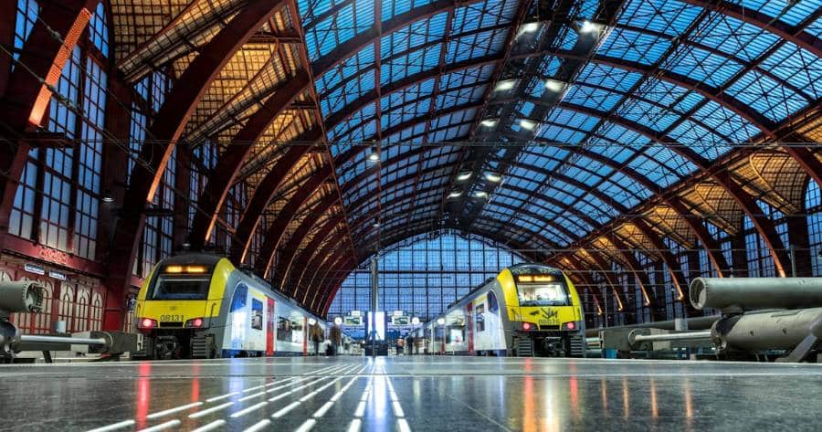 Transporte na Europa: Trens na estação em Antuérpia
